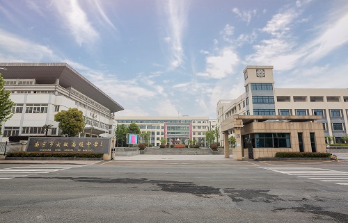 南京市大廠高級(jí)中學(xué)校門.jpg