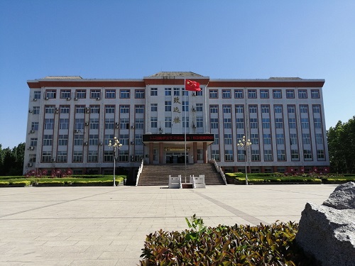 1、章丘七中升旗廣場(chǎng).jpg