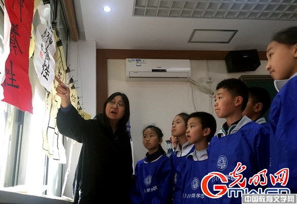 從家長促進孩子愛書法 到學(xué)校入正課重視傳統(tǒng)文化教育